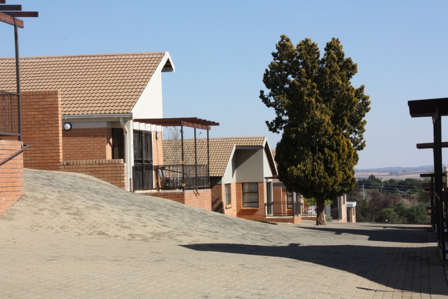 2 Bedroom Property for Sale in Langenhovenpark Free State